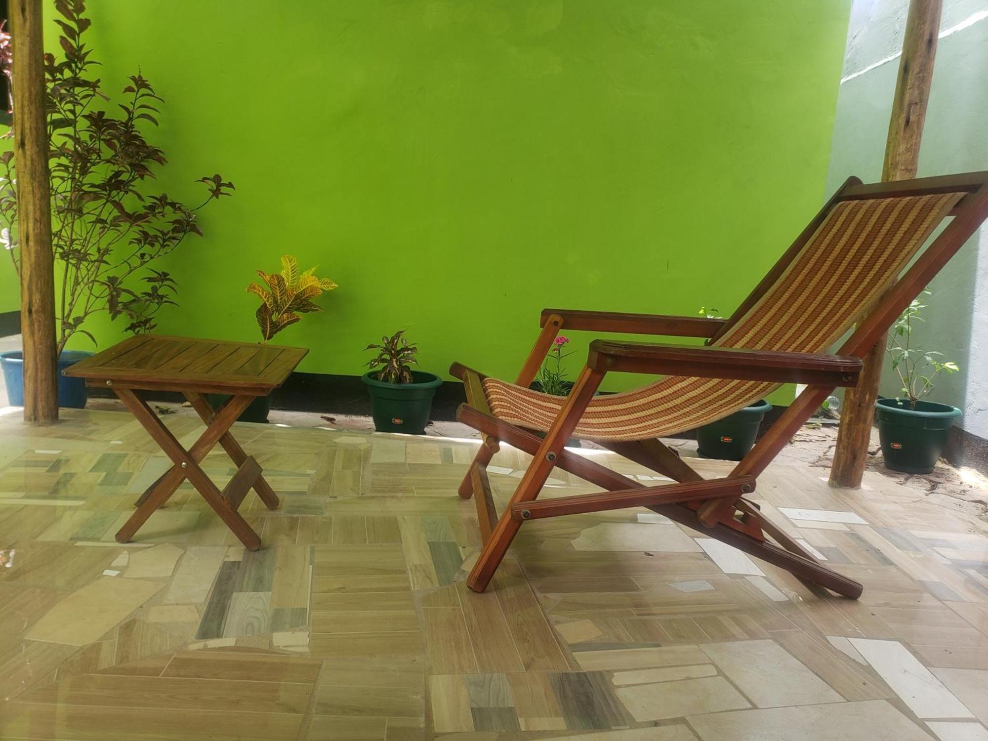 L&J Modern Backpackers Bnb دار السلام المظهر الخارجي الصورة