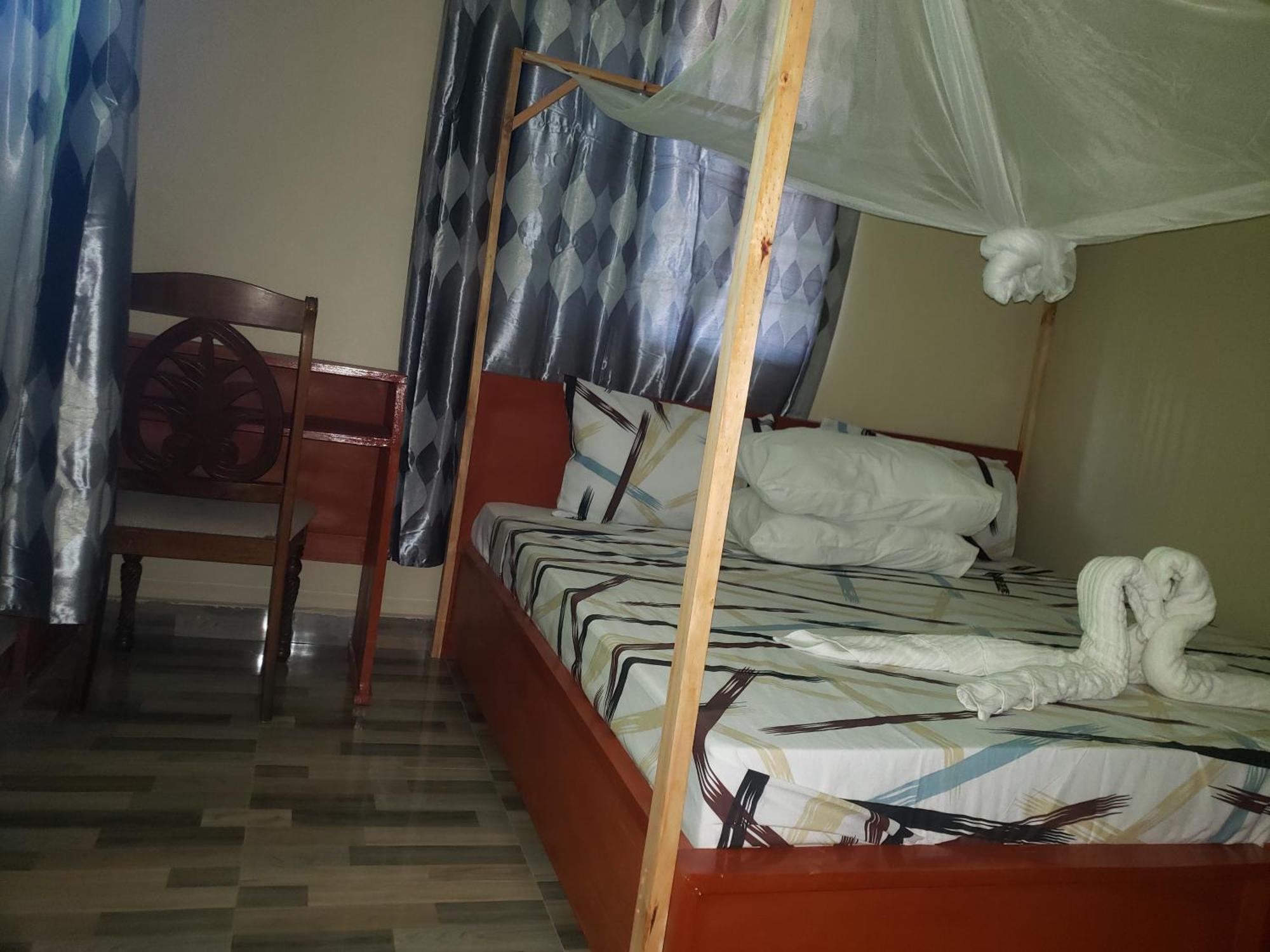 L&J Modern Backpackers Bnb دار السلام المظهر الخارجي الصورة