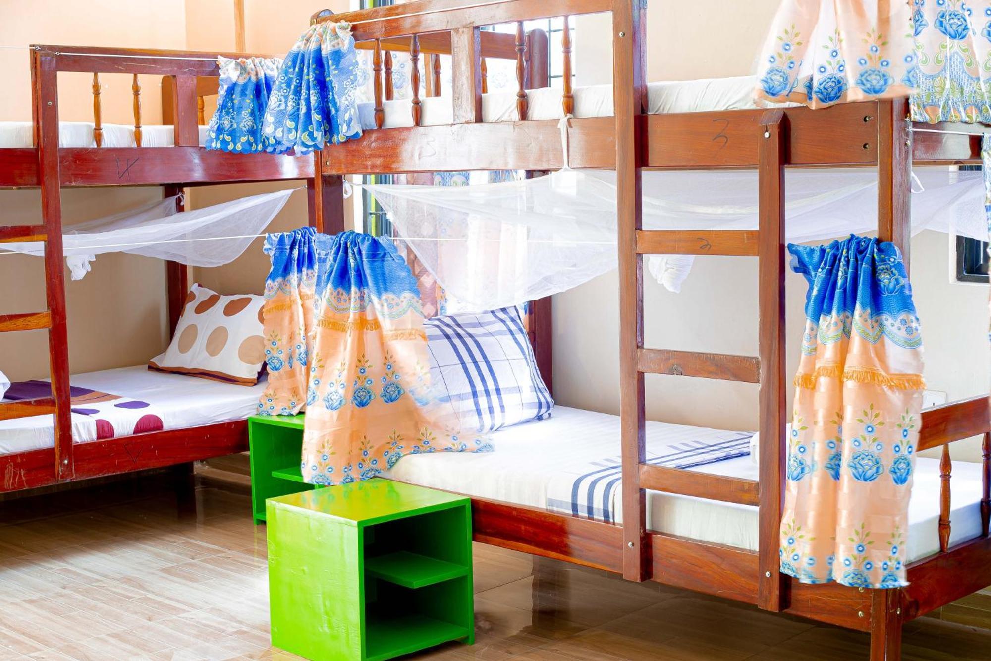 L&J Modern Backpackers Bnb دار السلام المظهر الخارجي الصورة