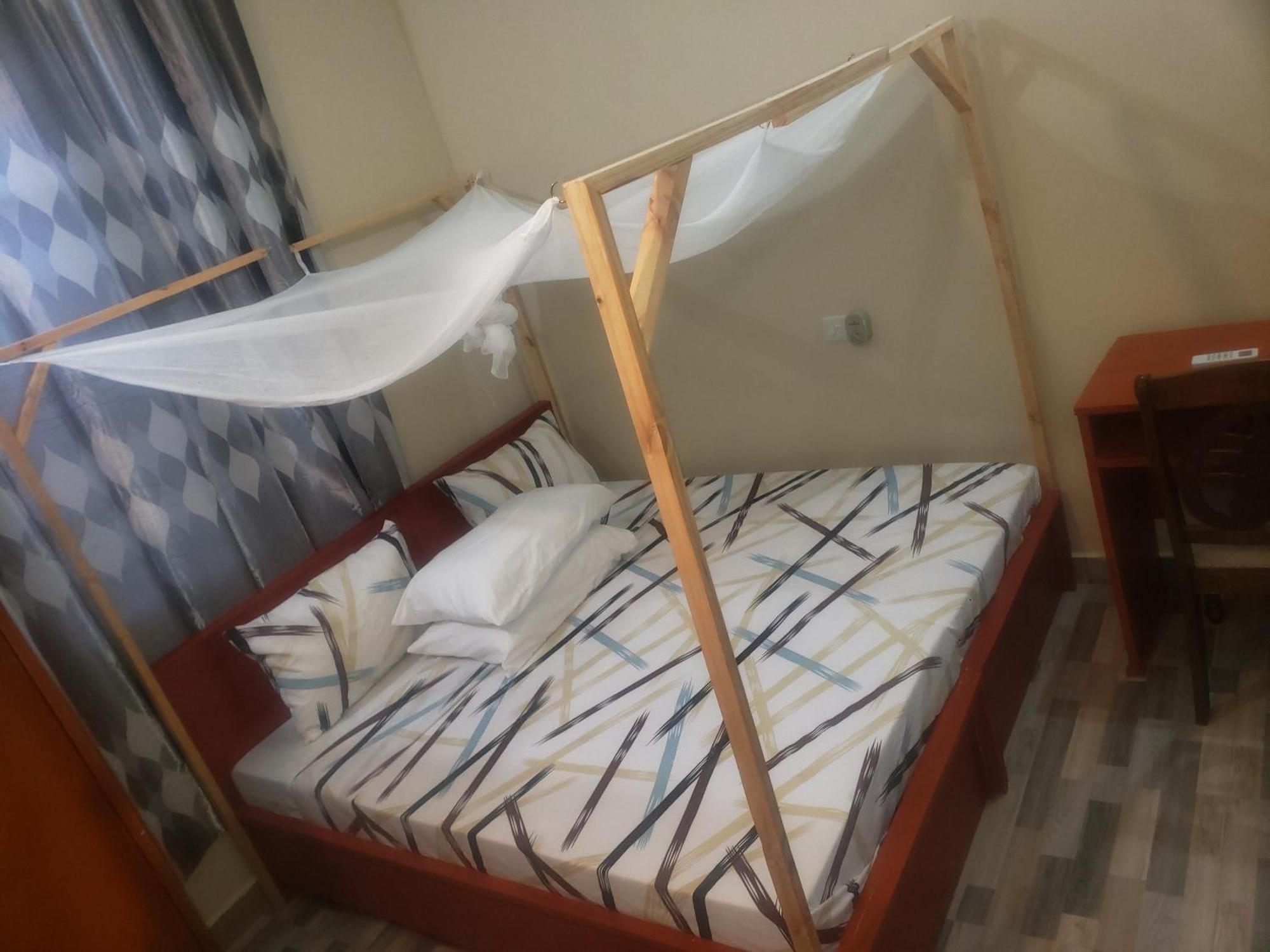 L&J Modern Backpackers Bnb دار السلام المظهر الخارجي الصورة