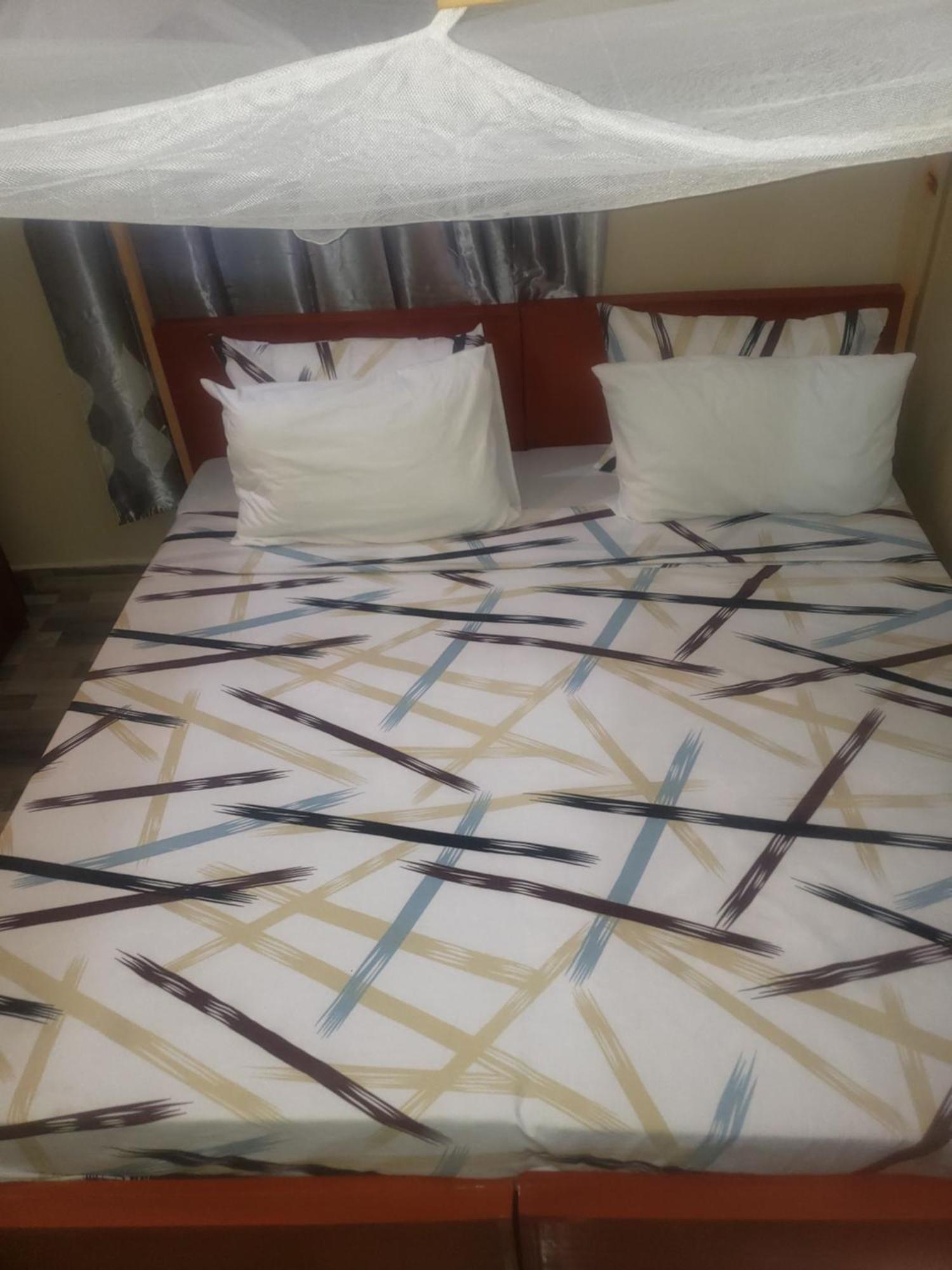 L&J Modern Backpackers Bnb دار السلام المظهر الخارجي الصورة