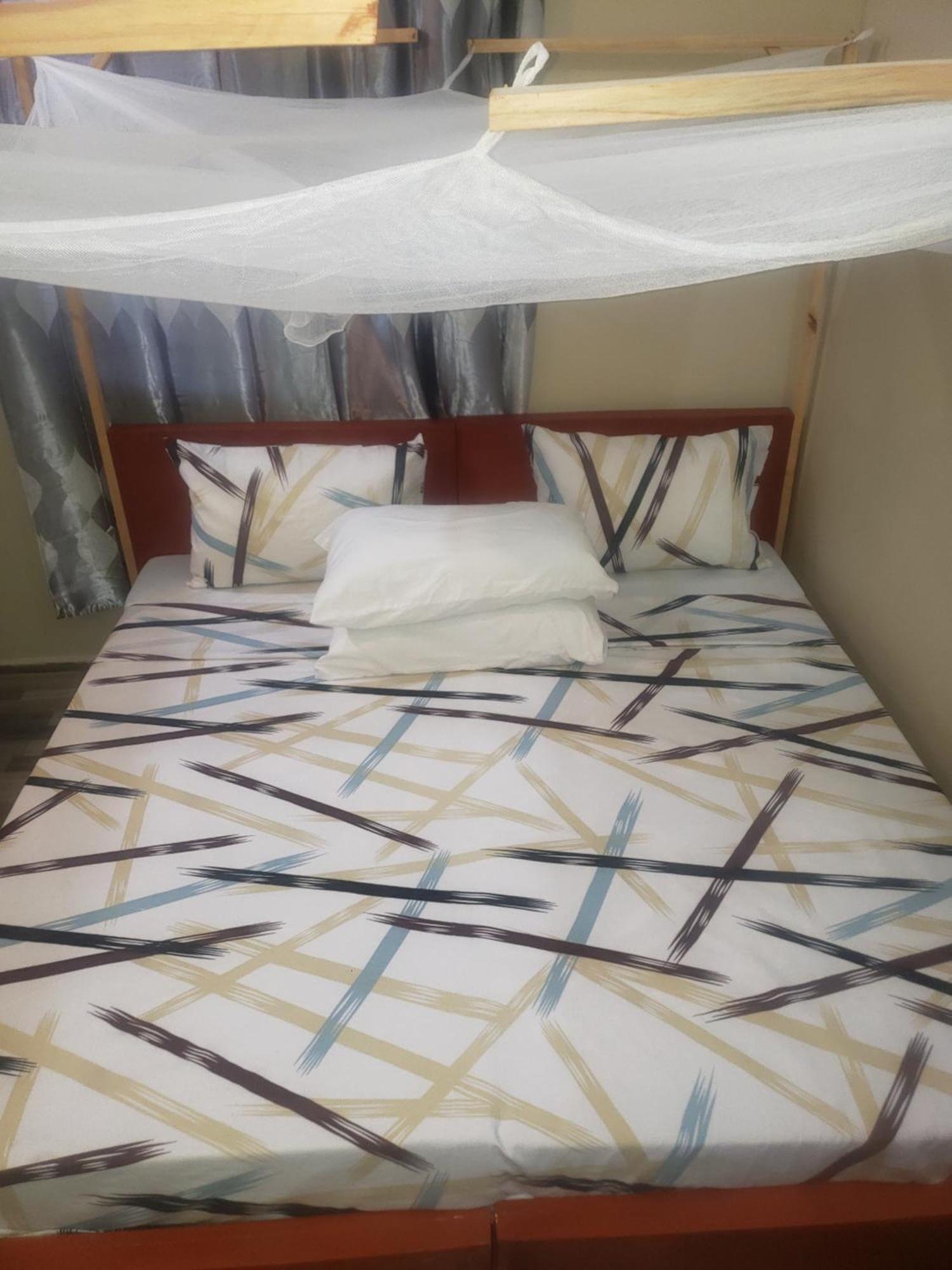L&J Modern Backpackers Bnb دار السلام المظهر الخارجي الصورة