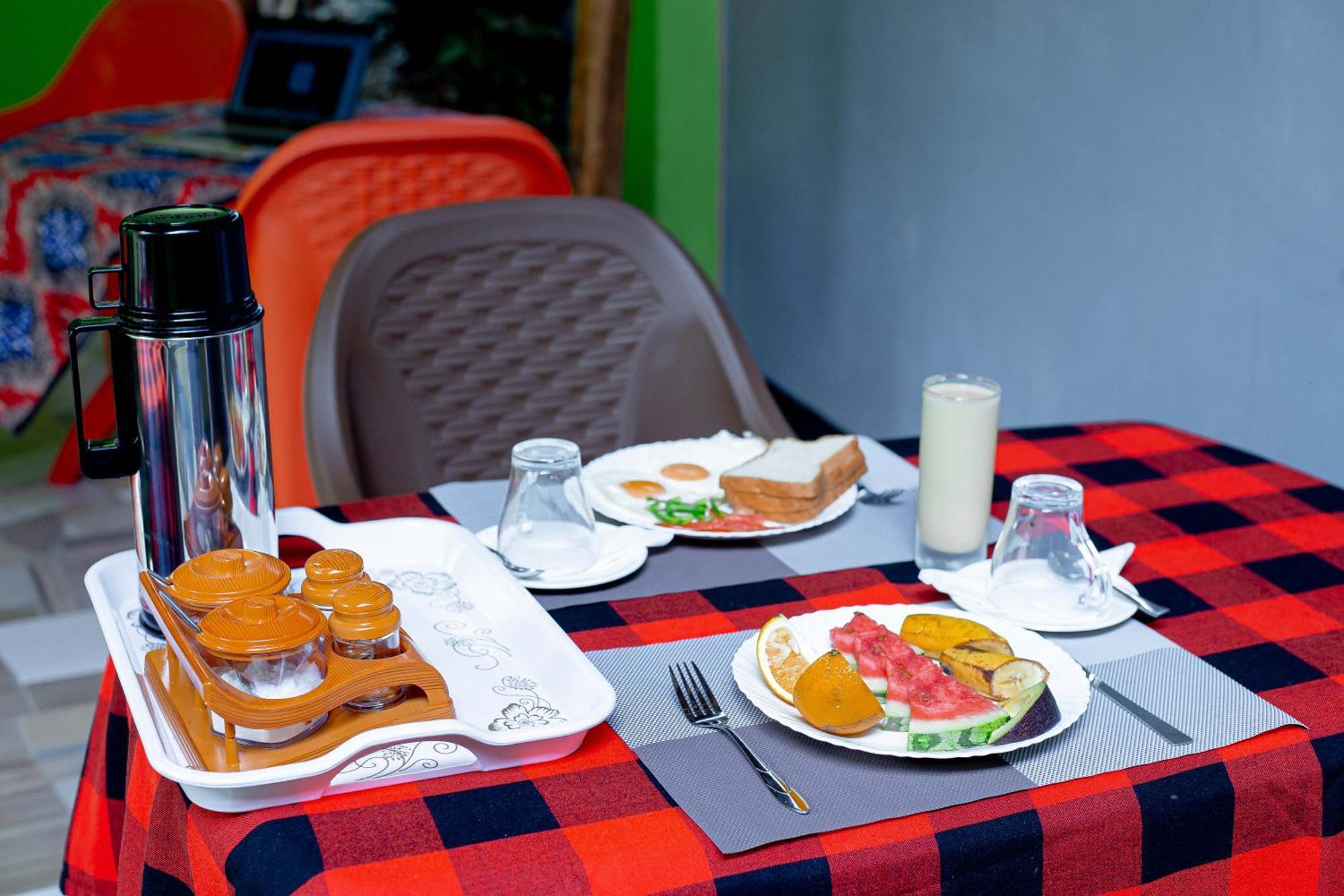 L&J Modern Backpackers Bnb دار السلام المظهر الخارجي الصورة