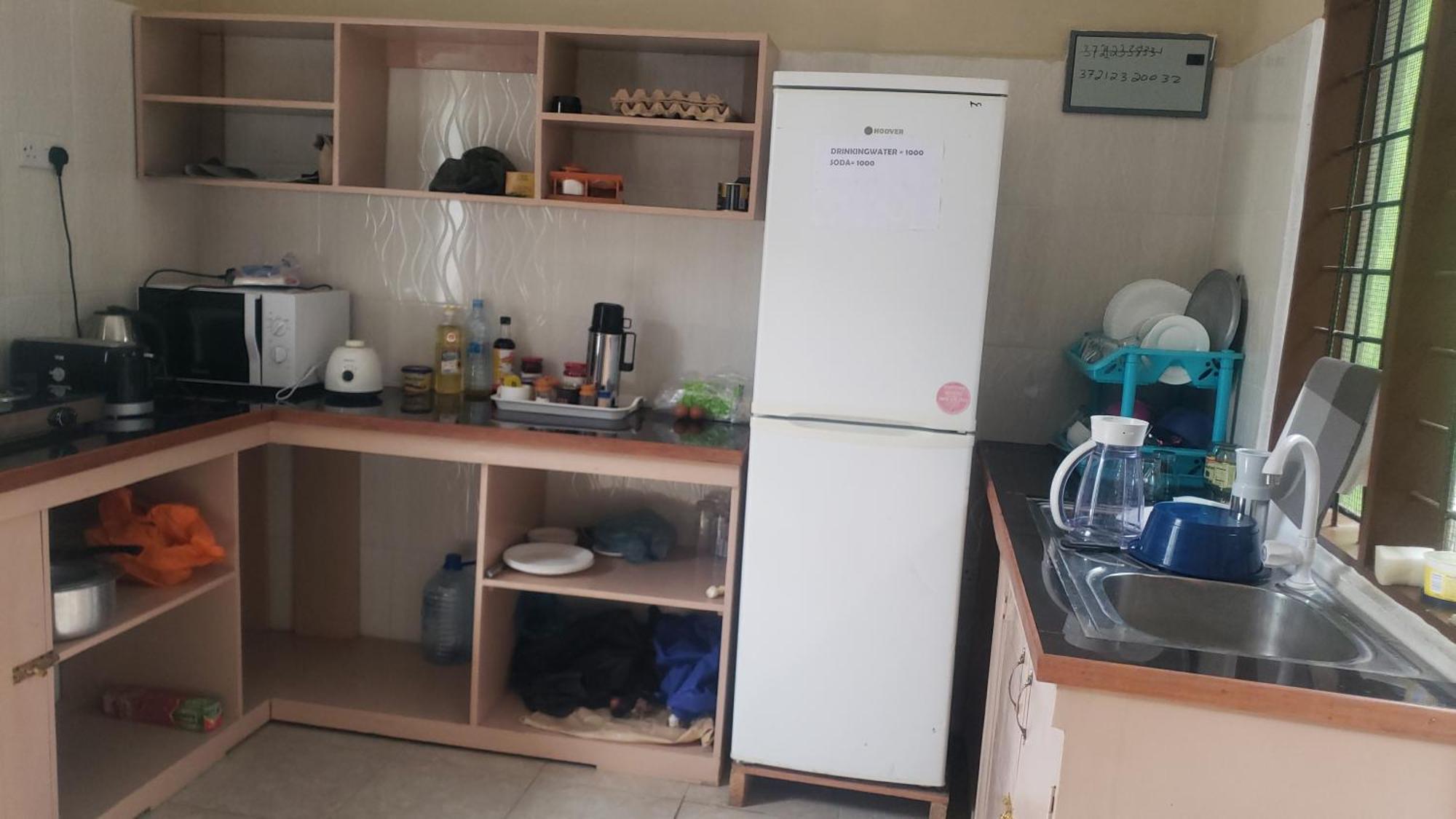 L&J Modern Backpackers Bnb دار السلام المظهر الخارجي الصورة