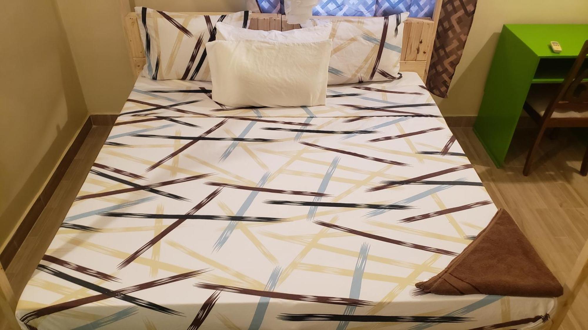 L&J Modern Backpackers Bnb دار السلام المظهر الخارجي الصورة
