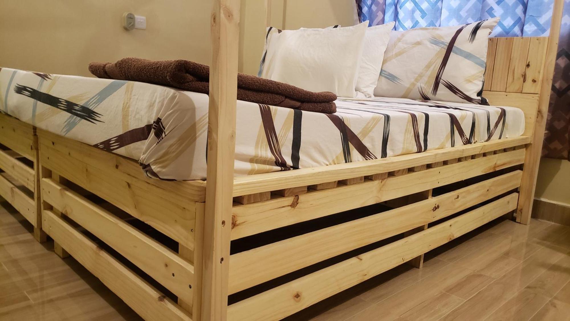 L&J Modern Backpackers Bnb دار السلام المظهر الخارجي الصورة