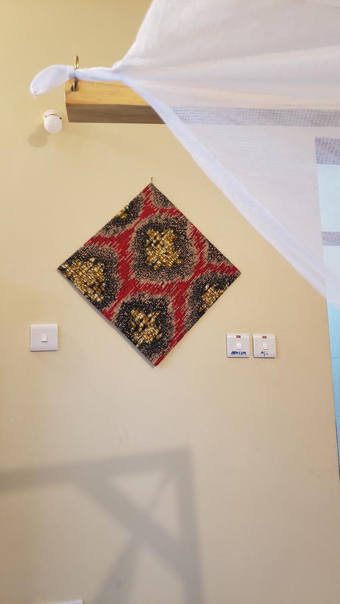 L&J Modern Backpackers Bnb دار السلام المظهر الخارجي الصورة