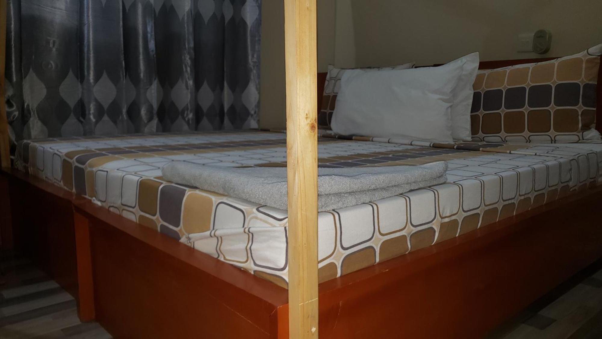 L&J Modern Backpackers Bnb دار السلام المظهر الخارجي الصورة