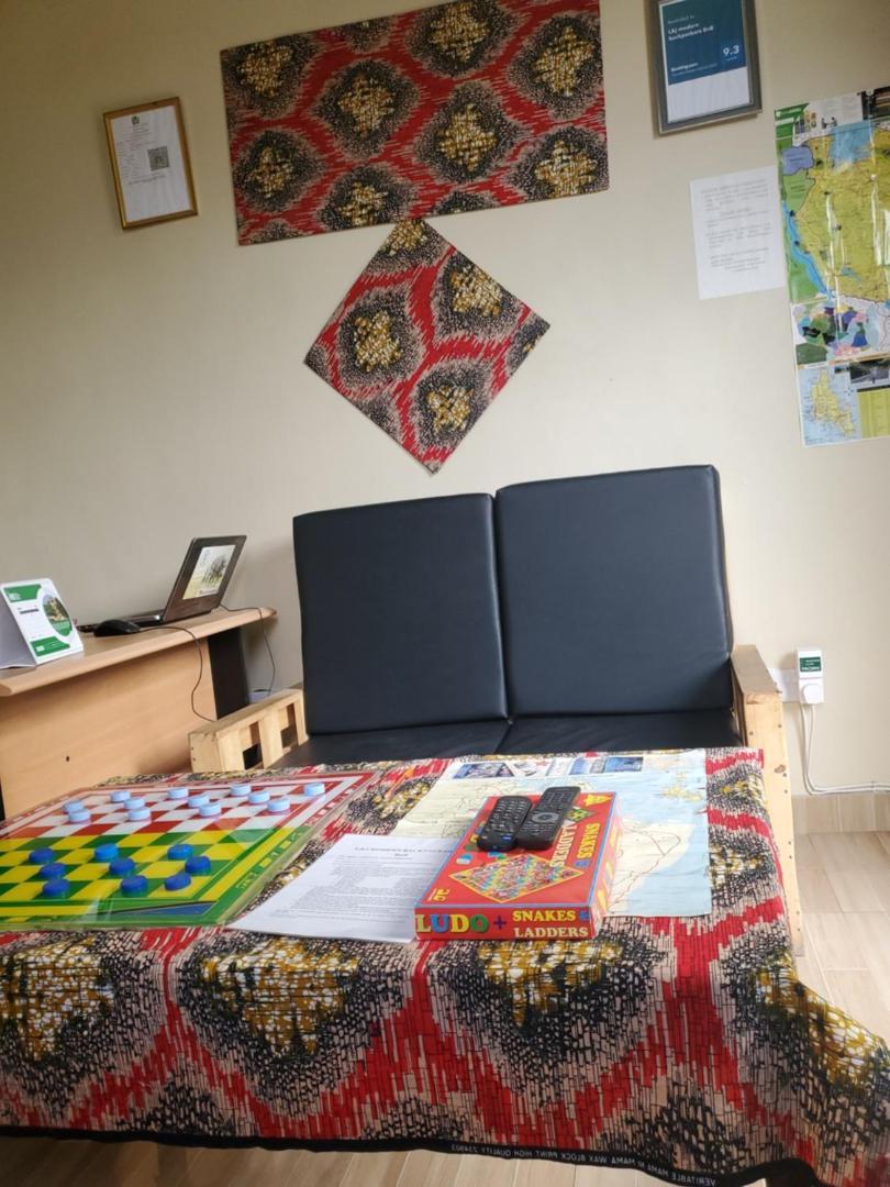 L&J Modern Backpackers Bnb دار السلام المظهر الخارجي الصورة