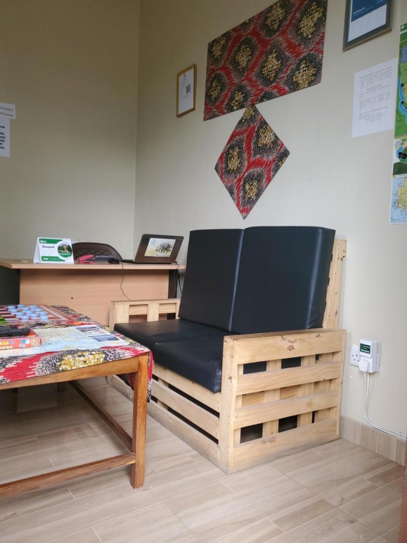 L&J Modern Backpackers Bnb دار السلام المظهر الخارجي الصورة