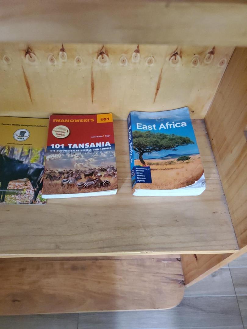 L&J Modern Backpackers Bnb دار السلام المظهر الخارجي الصورة