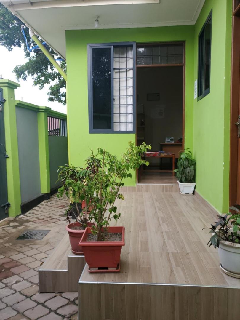 L&J Modern Backpackers Bnb دار السلام المظهر الخارجي الصورة